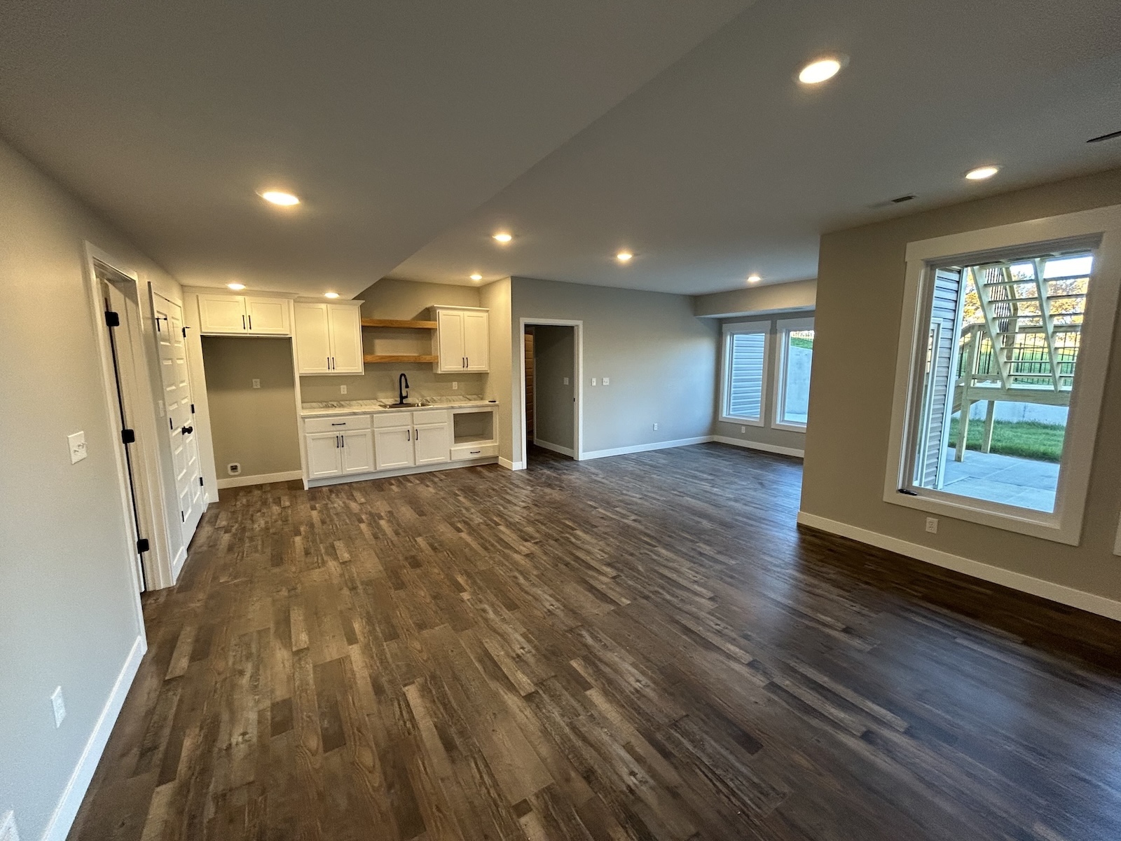Modern Custom home building services on golf course in the midwest in Fox Hollow Subdivision in Boonville, Missouri 
