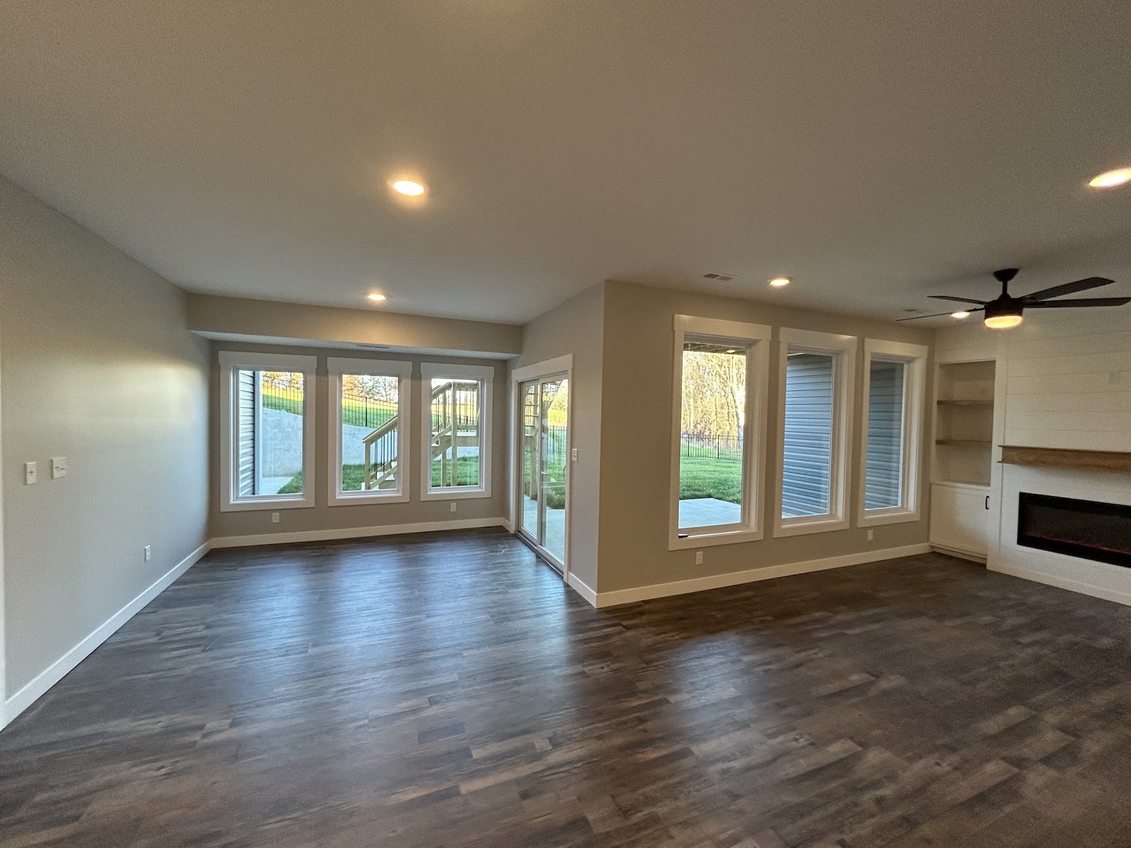 Modern Custom home building services on golf course in the midwest in Fox Hollow Subdivision in Boonville, Missouri 
