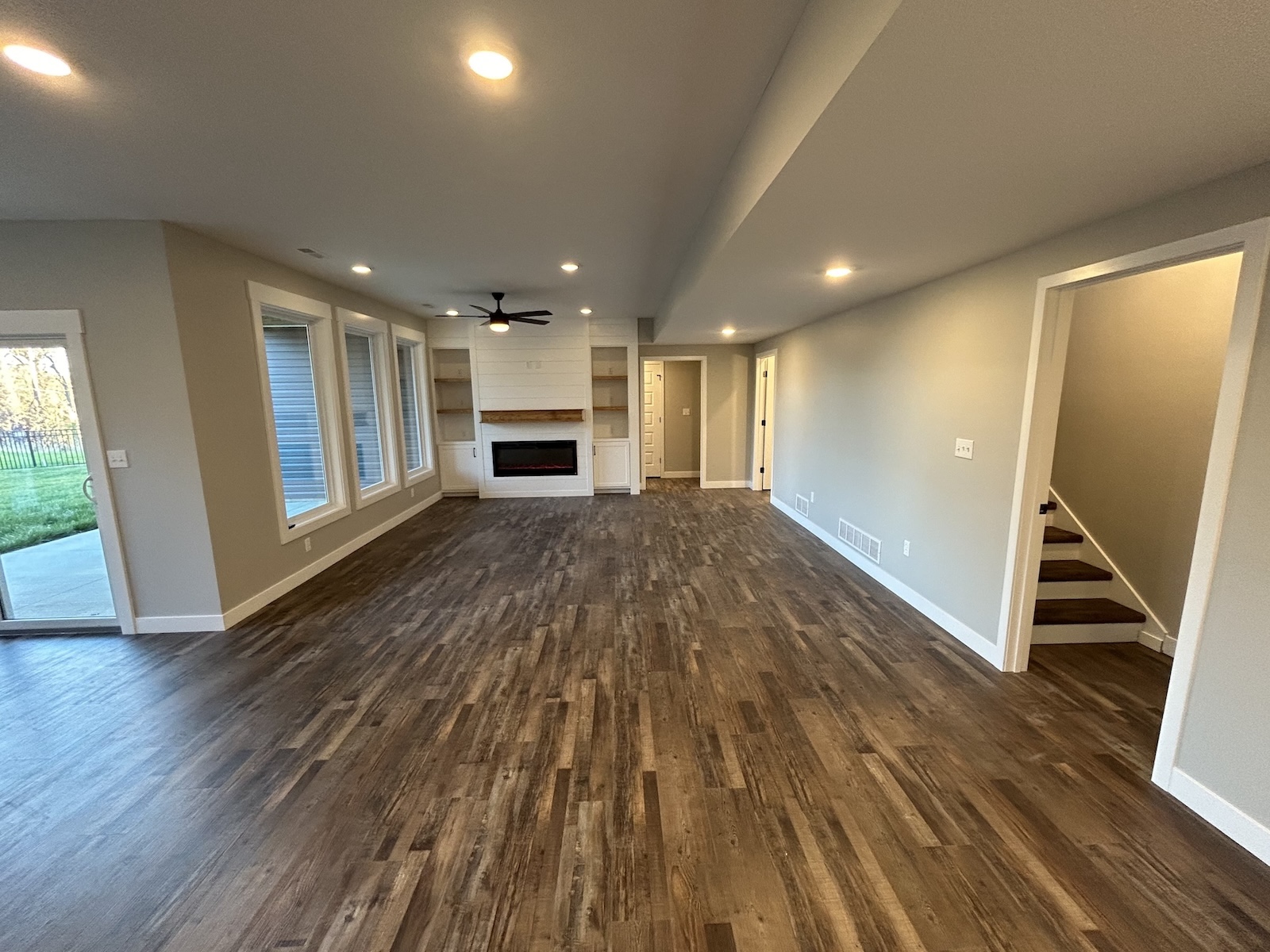Modern Custom home building services on golf course in the midwest in Fox Hollow Subdivision in Boonville, Missouri 