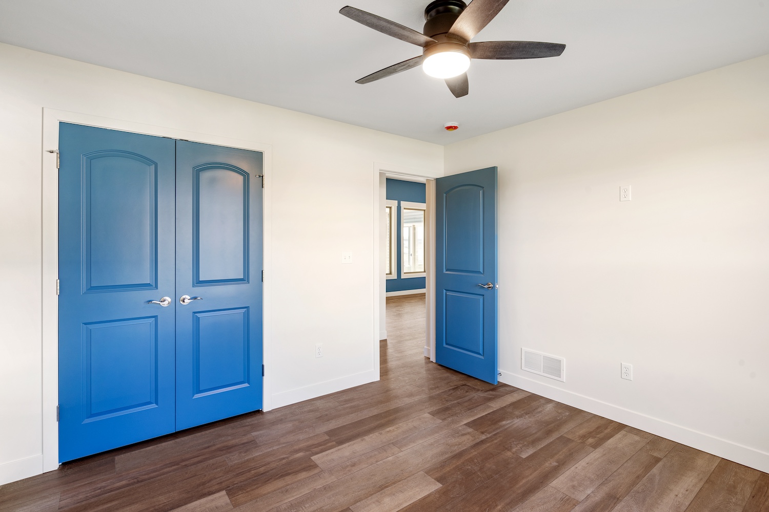 modern custom homes for sale in Columbia and Boonville Missouri next to a golf course